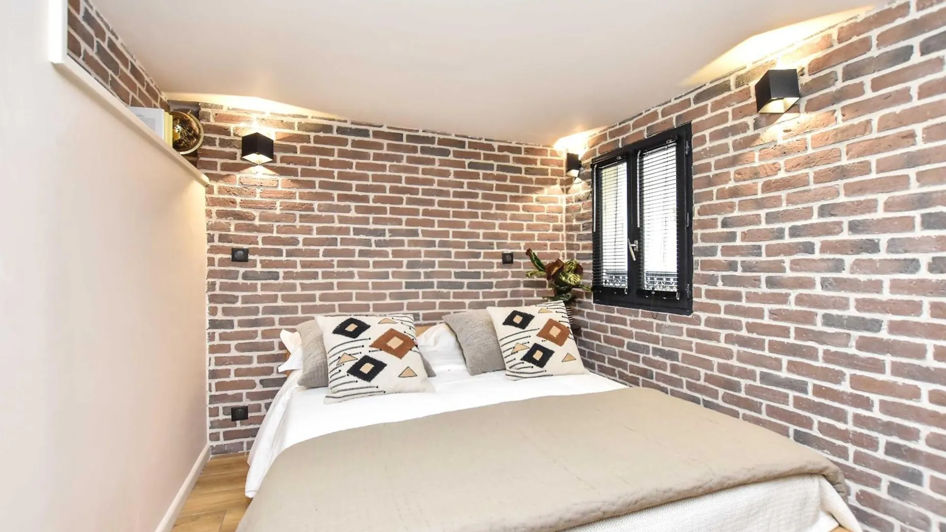 Magnificent Apartment- 2Br-6P - Republique Paris France