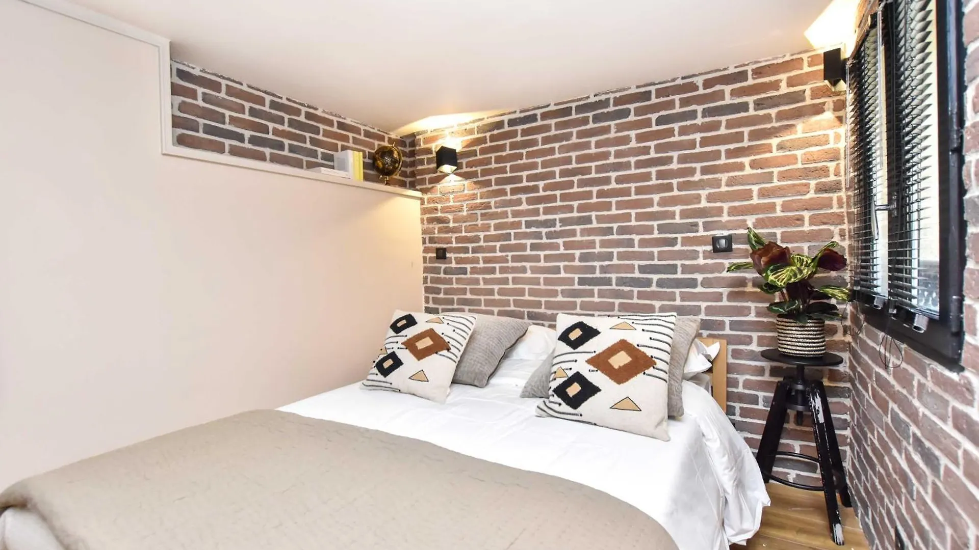 Magnificent Apartment- 2Br-6P - Republique Paris Apartment