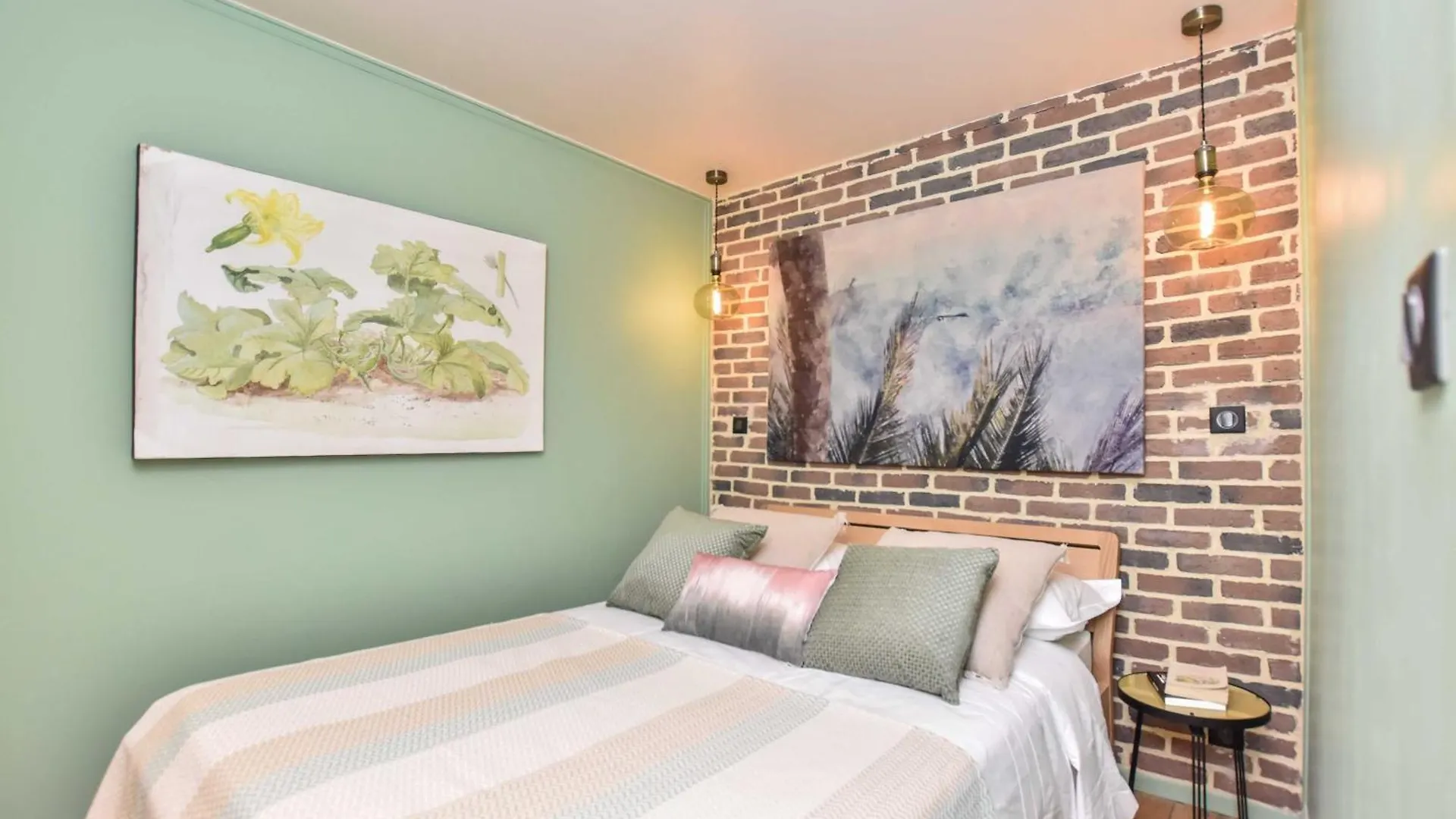 Magnificent Apartment- 2Br-6P - Republique Paris 0*,  France